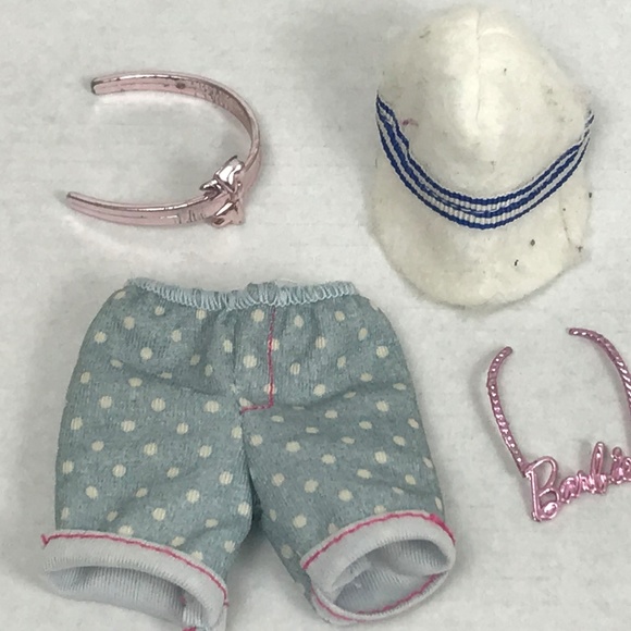 Vintage Barbie clothing and accessories 4 piece - Picture 1 of 5